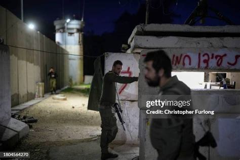 1 776 Gaza Soldier Watching Stock Photos High Res Pictures And Images