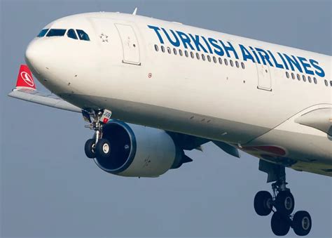 Turkish Plane Makes Emergency Landing Due To Window Crack Naharnet